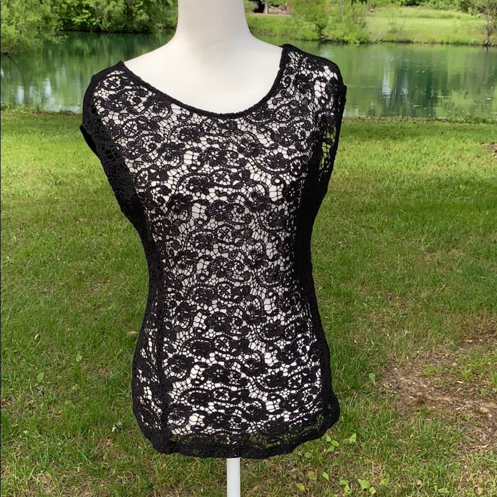 👚The Limited Black Lace Cap Sleeve Tee Sz Sml EUC